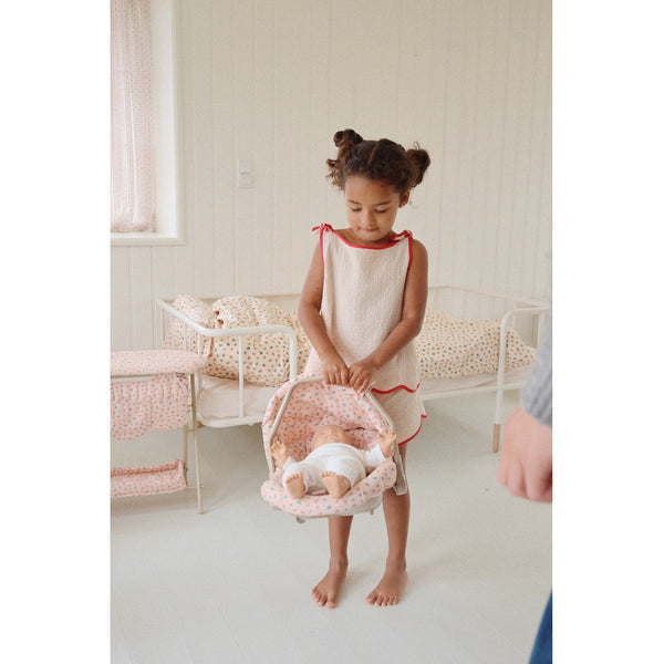 Konges Slojd - Autostoeltje voor Speelpoppen - Keekabuu