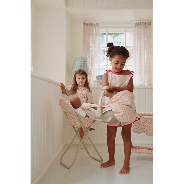 Konges Slojd - Autostoeltje voor Speelpoppen - Keekabuu