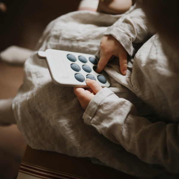 Mushie - Pop It Telefoon - Sensorische Siliconen Speelgoed, Activiteiten speelgoed, Mushie, Keekabuu