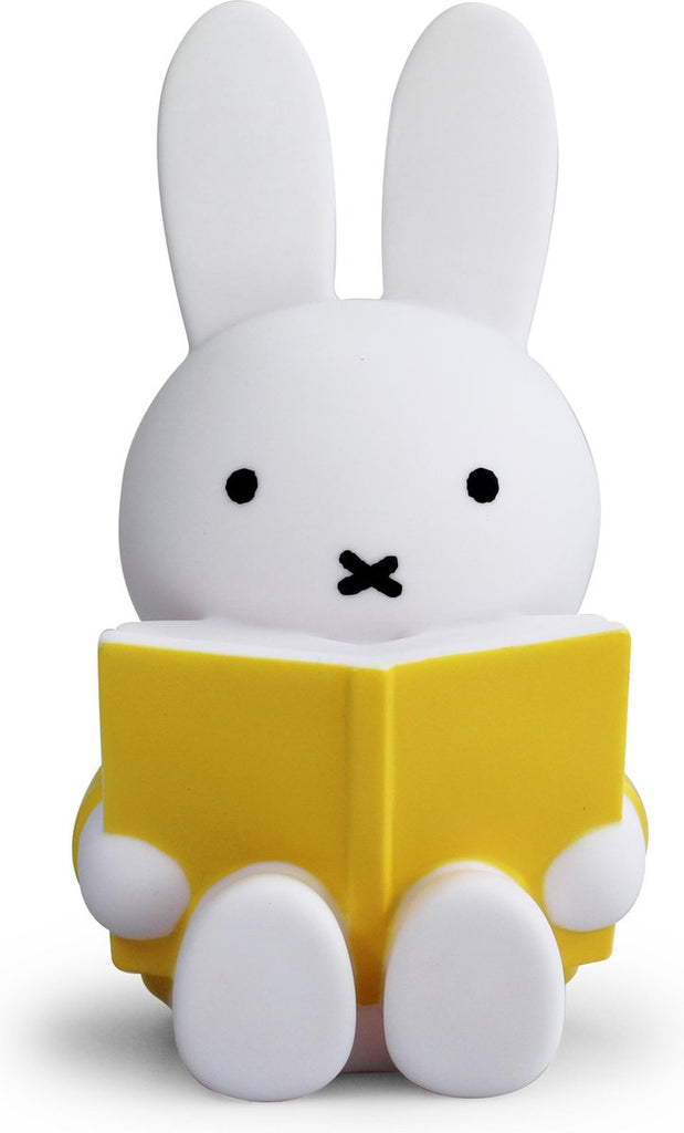 Atelier Pierre - Miffy reads - Red piggy bank.